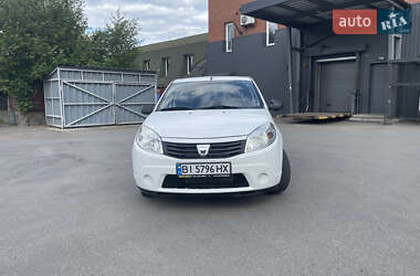 Хэтчбек Dacia Sandero 2009 в 