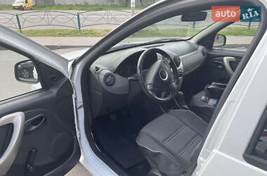 Хэтчбек Dacia Sandero 2009 в 