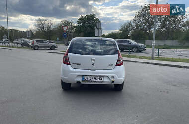Хэтчбек Dacia Sandero 2009 в 