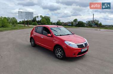 Хэтчбек Dacia Sandero 2009 в Ичне
