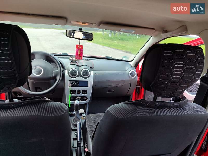 Хэтчбек Dacia Sandero 2009 в Ичне