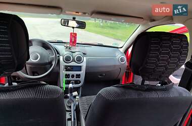 Хэтчбек Dacia Sandero 2009 в 