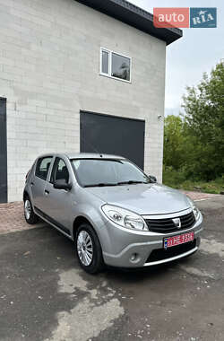 Хэтчбек Dacia Sandero 2009 в Хороле