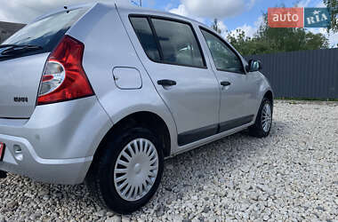 Хетчбек Dacia Sandero 2008 в 