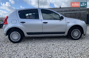 Хетчбек Dacia Sandero 2008 в 