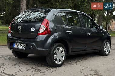 Хетчбек Dacia Sandero 2009 в 