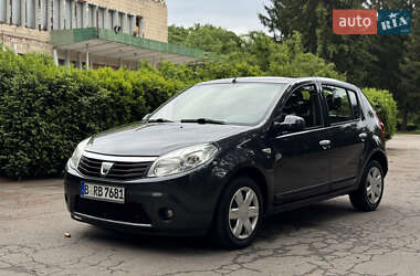 Хетчбек Dacia Sandero 2009 в 