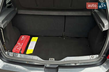 Хетчбек Dacia Sandero 2009 в 