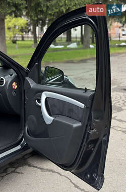 Хетчбек Dacia Sandero 2009 в 