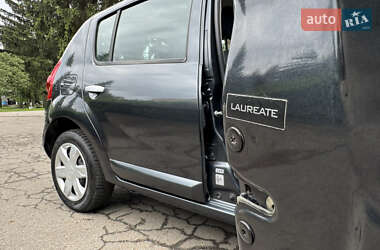 Хетчбек Dacia Sandero 2009 в 