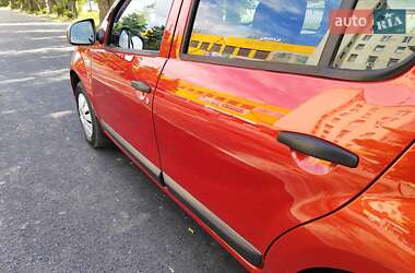 Хетчбек Dacia Sandero 2008 в 
