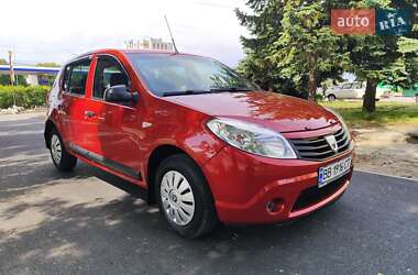 Хетчбек Dacia Sandero 2008 в 