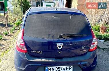 Хэтчбек Dacia Sandero 2009 в 