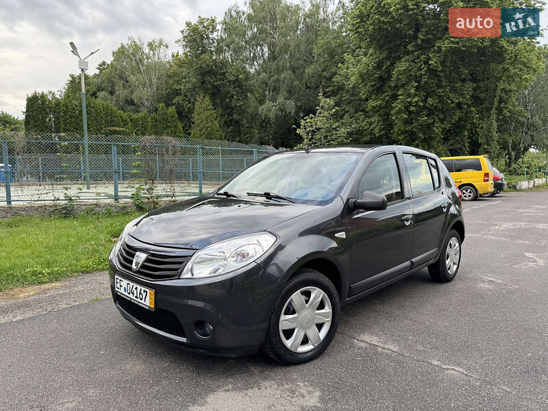 Хетчбек Dacia Sandero 2009 в 