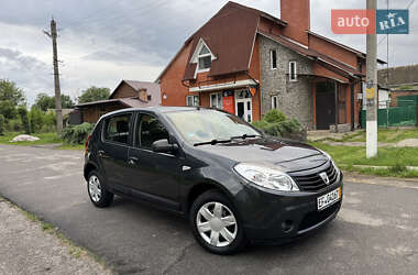 Хетчбек Dacia Sandero 2009 в 
