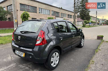 Хетчбек Dacia Sandero 2009 в 