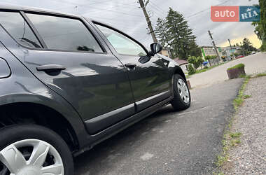 Хетчбек Dacia Sandero 2009 в 