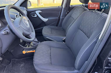 Хэтчбек Dacia Sandero 2010 в 