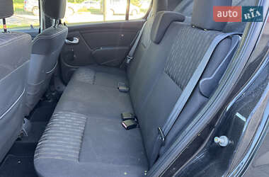 Хэтчбек Dacia Sandero 2010 в 
