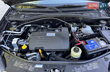 Хэтчбек Dacia Sandero 2010 в 