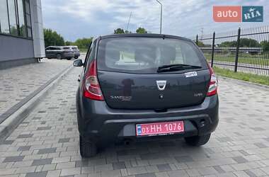 Хэтчбек Dacia Sandero 2009 в 