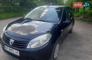 Хетчбек Dacia Sandero 2009 в Острозі