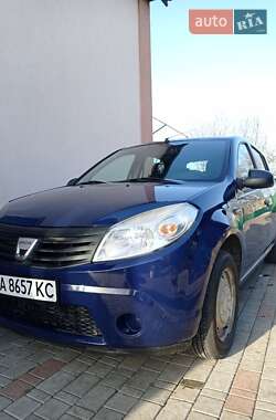 Хэтчбек Dacia Sandero 2009 в Умани