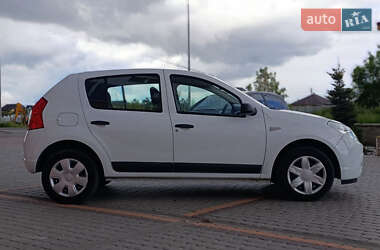Хетчбек Dacia Sandero 2009 в 