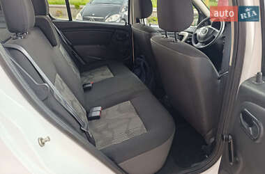 Хетчбек Dacia Sandero 2009 в 