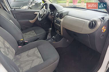 Хетчбек Dacia Sandero 2009 в 