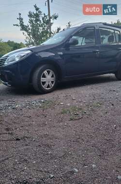 Хэтчбек Dacia Sandero 2009 в 