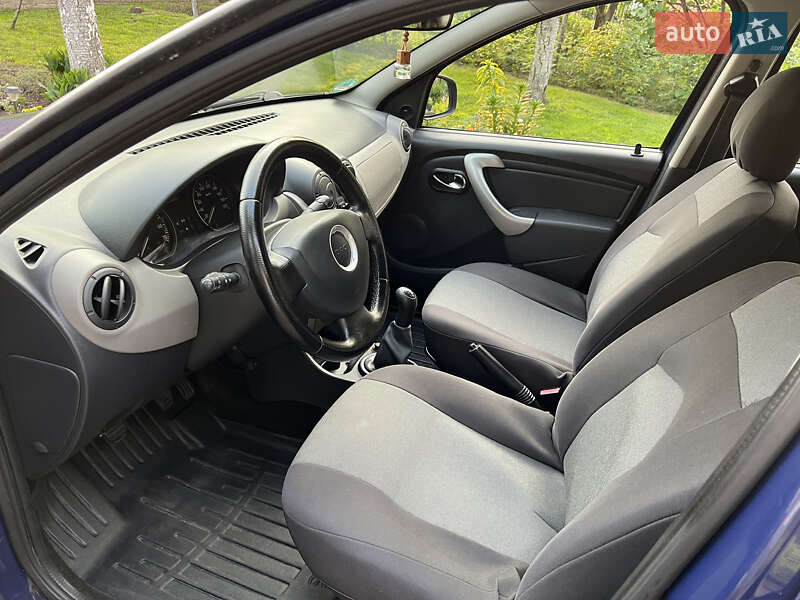 Хетчбек Dacia Sandero 2009 в Луцьку
