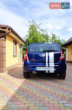 Хэтчбек Dacia Sandero 2009 в 