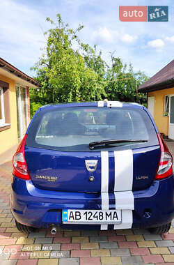 Хэтчбек Dacia Sandero 2009 в 