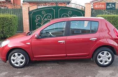 Хетчбек Dacia Sandero 2011 в Чернігові