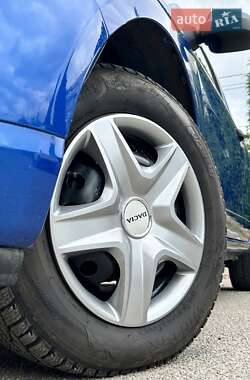Хетчбек Dacia Sandero 2009 в 