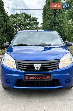 Хетчбек Dacia Sandero 2009 в 