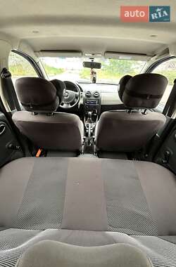 Хетчбек Dacia Sandero 2009 в 