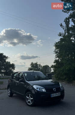 Хэтчбек Dacia Sandero 2009 в Кременчуге