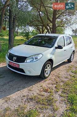 Хэтчбек Dacia Sandero 2009 в Шишаки