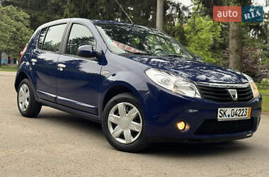 Хэтчбек Dacia Sandero 2010 в Умани