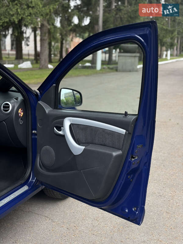 Хэтчбек Dacia Sandero 2010 в Умани