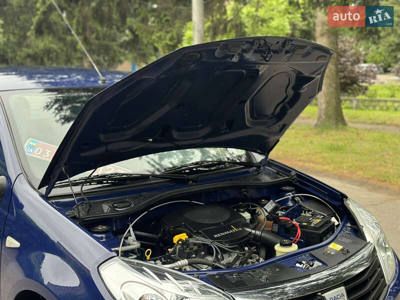 Хэтчбек Dacia Sandero 2010 в Умани