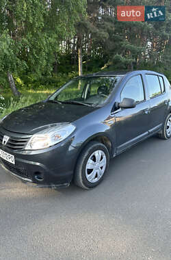 Хетчбек Dacia Sandero 2010 в 