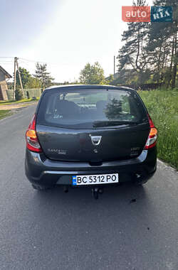Хетчбек Dacia Sandero 2010 в 