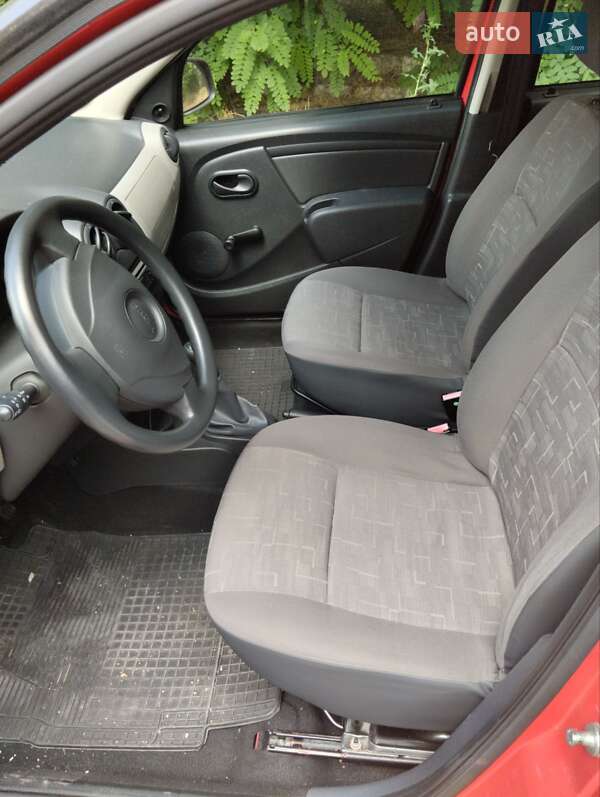 Хетчбек Dacia Sandero 2009 в Запоріжжі