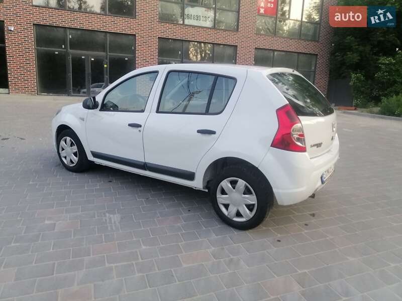 Хетчбек Dacia Sandero 2009 в Тернополі