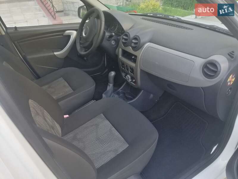 Хетчбек Dacia Sandero 2009 в Тернополі