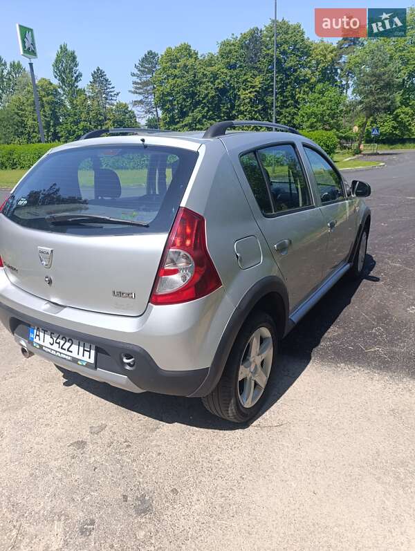 Хэтчбек Dacia Sandero 2011 в Ивано-Франковске
