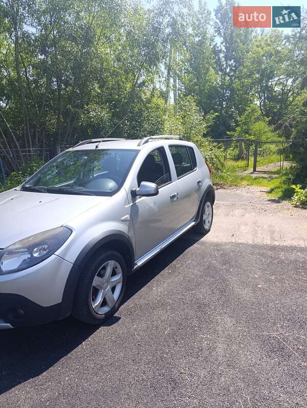 Хэтчбек Dacia Sandero 2011 в Ивано-Франковске